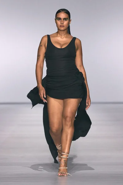 Look 17